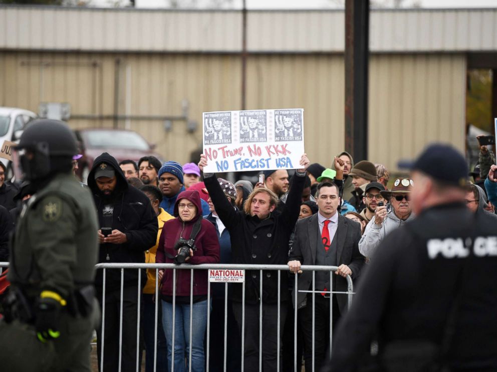 PHOTO: Counter protesters line the street across from a white nationalist rally in Shelbyville, Tenn., Oct. 28, 2017.