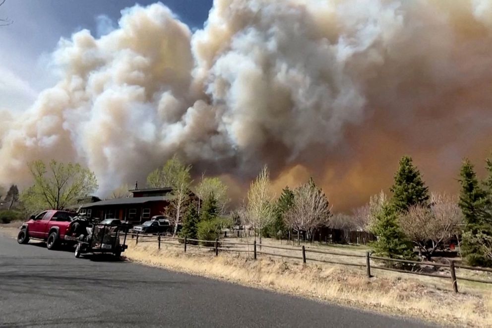 PHOTO: In this screen grab from a video, smoke drifts from the Tunnel Fire north of Flagstaff, Ariz., on April 19, 2022.