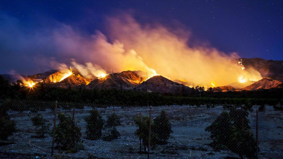 PHOTO: The Thomas Fire burns along a hillside near Santa Paula, Calif., on Dec. 5, 2017.
