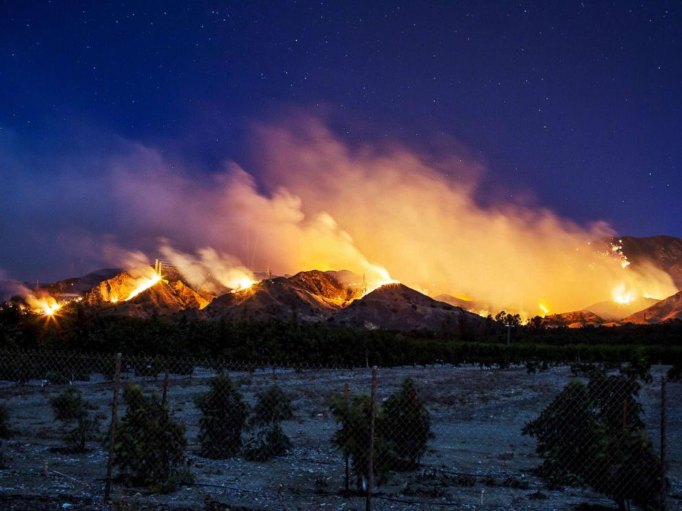 PHOTO: The Thomas Fire burns along a hillside near Santa Paula, Calif., on Dec. 5, 2017.