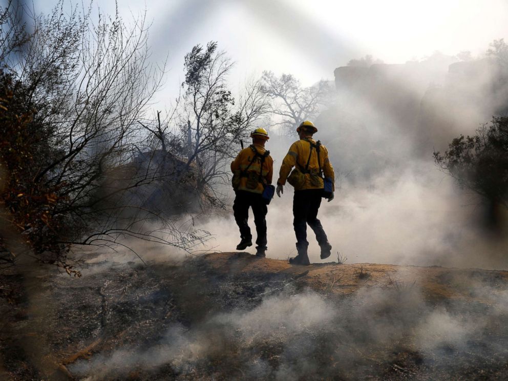 PHOTO: Firefighters battle the Peak fire in Simi Valley, Calif., Nov. 12, 2018. 