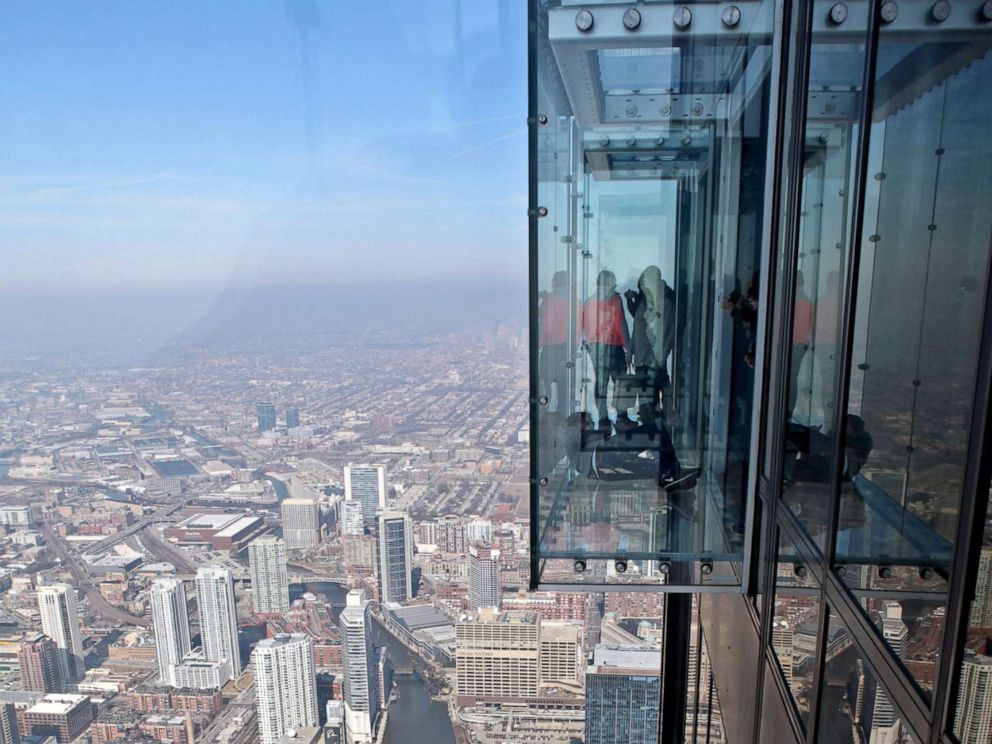 Cracks Appear On Floor Of Skyscraper Viewing Platform