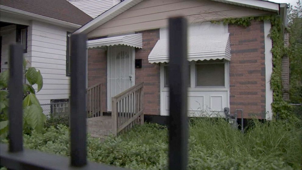PHOTO: On March 15, Chicago Police officers raided the home of Alberta Wilson on Chicago's South Side to look for an assault rifle they thought was in the possession of one of her older sons, according to a lawsuit. 