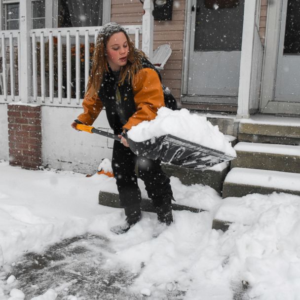 Snow Wreaks Havoc On East Coast Causing Commuter Chaos And Leaving At Least 7 Dead Abc News