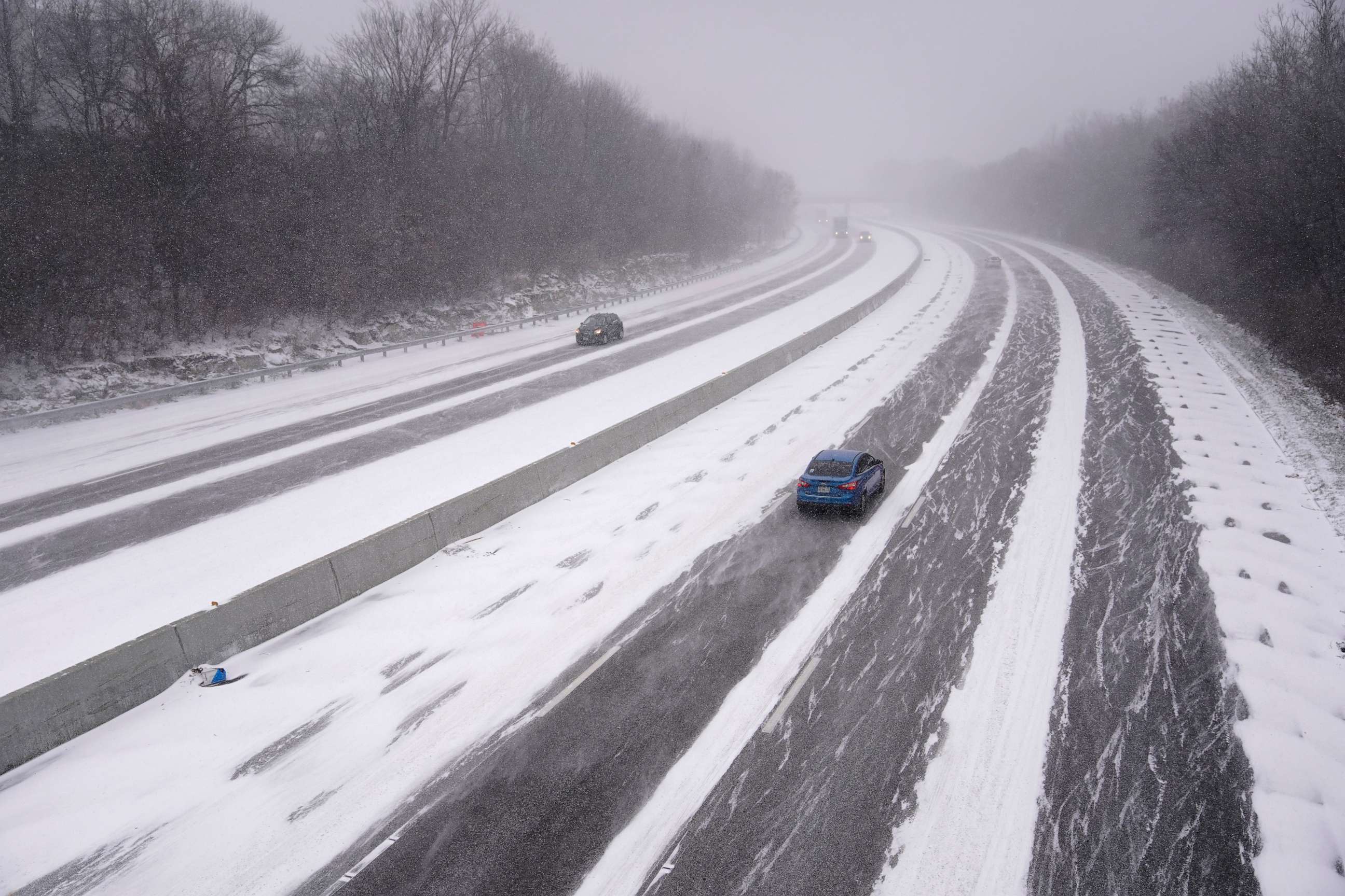 PHOTO: Vehicles travel along Interstate 44 as snow begins to fall and temperatures drop Dec. 22, 2022, in St. Louis.