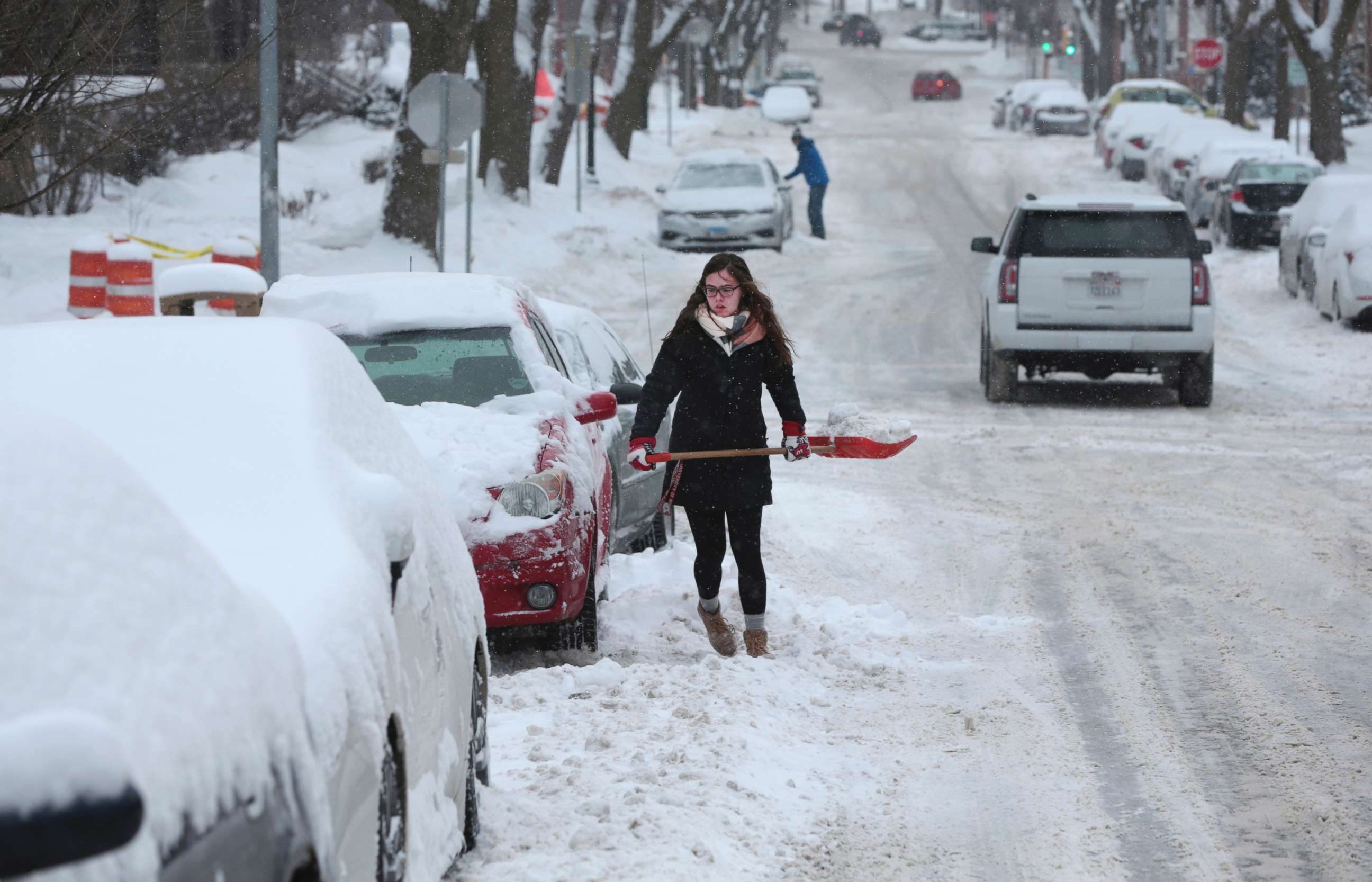 PHOTO: Morgan Leissring shovels out her car, Feb. 9, 2018 in Madison, Wis. 