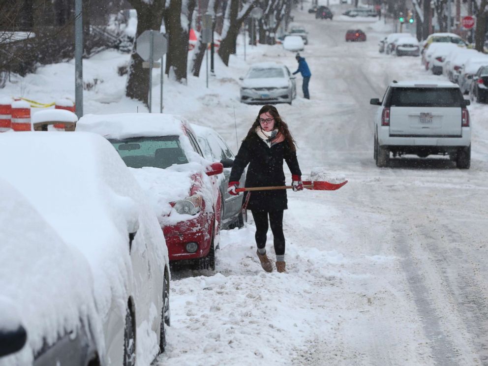 PHOTO: Morgan Leissring shovels out her car, Feb. 9, 2018 in Madison, Wis.