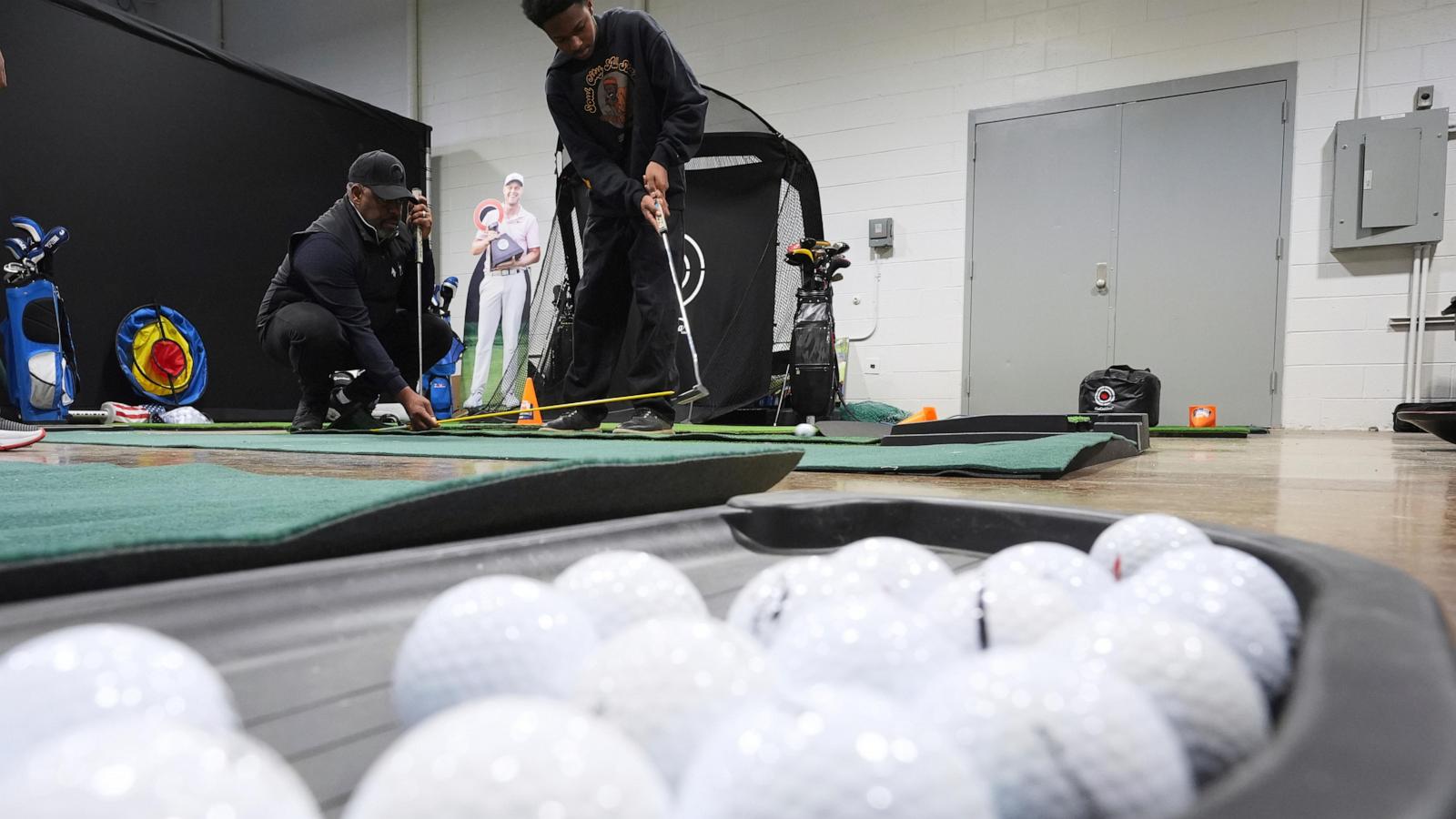 Organizations are partnering to introduce Black students in Detroit to golf
