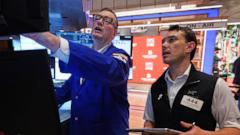  Rebound in tech shares pushes Asian shares higher, while oil prices fall