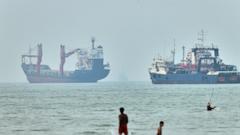  Oil prices ease after US and Iran pause their attacks