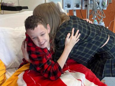 Taylor Swift makes surprise visit to Kansas City children's hospital