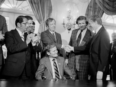 Donald Riegle, who represented Michigan in Congress under 7 presidents, dies at 88