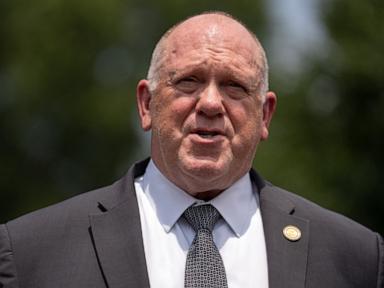  Trump's border czar says vetting of ICE officer is under internal review after Maine shooting