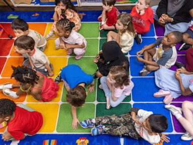 Devlet destekli anaokuluna katılan çocuk sayısı her zamankinden fazla, Kaliforniya'nın artışı öncülük ediyor