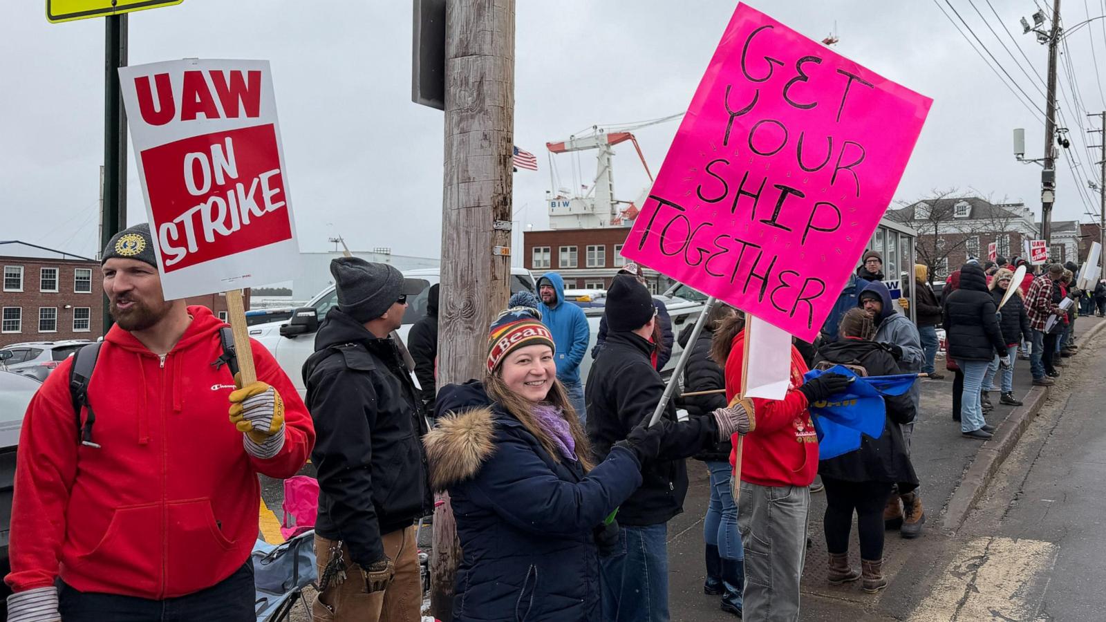 Navy shipyard workers approve a contract deal with Bath Iron Works, ending weeklong strike