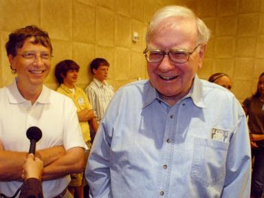Buffett, Gates'in Epstein ile olan bağlarının 'hoş olmayan' olduğunu söyledi ama bu durum Buffett'ın hayırseverlik kararlarını etkilemedi.