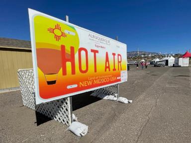 International fiesta fills New Mexico's sky with colorful hot air balloons