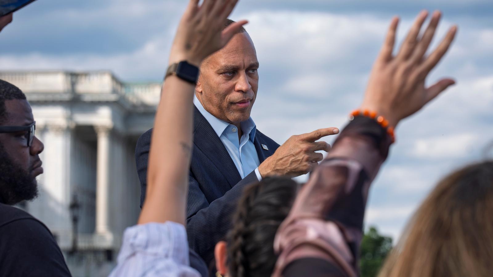 Jeffries says House Democrats are reaching to flip Trump districts
