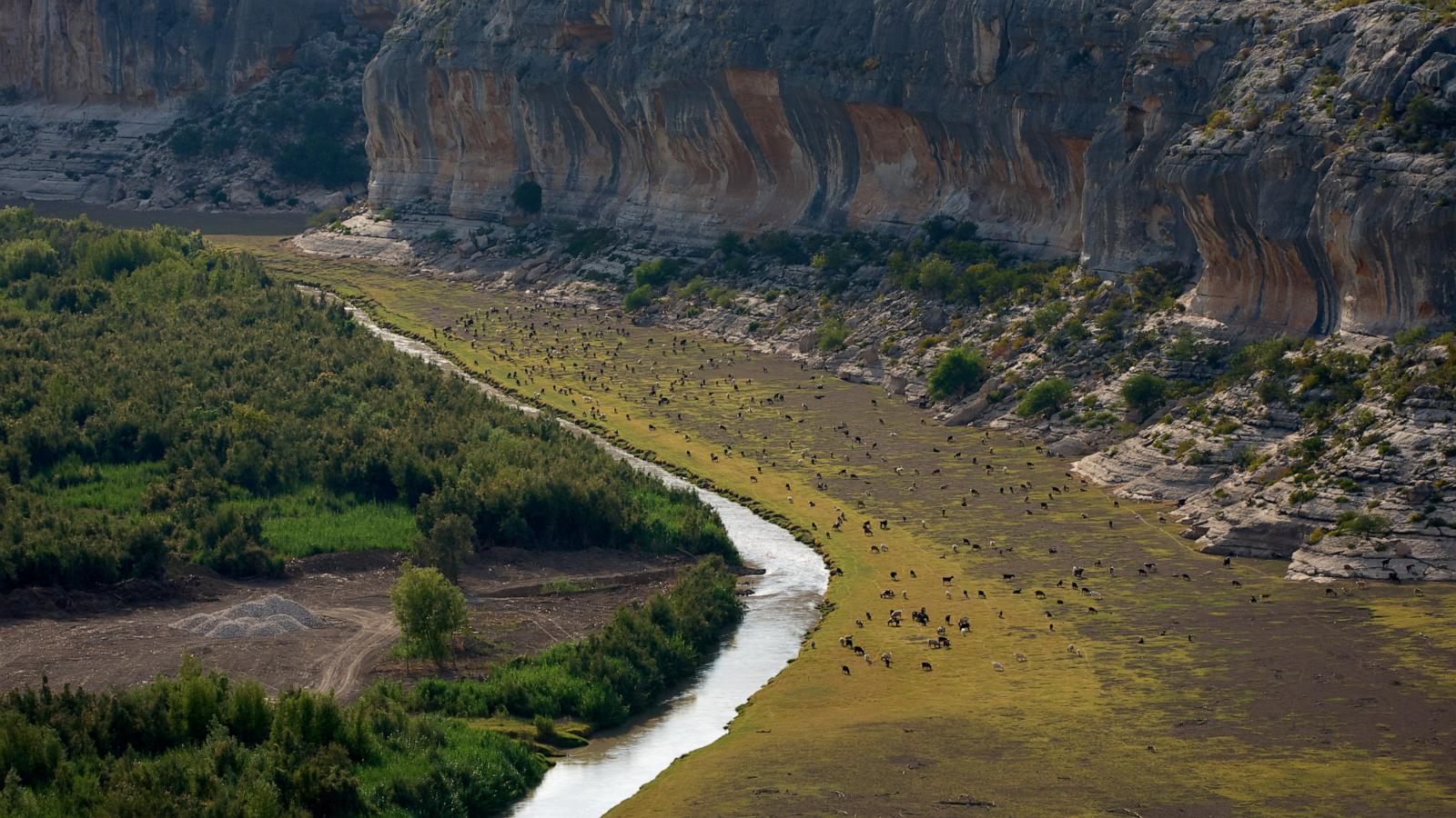 How Texas landowners are fighting back against Trump's border wall