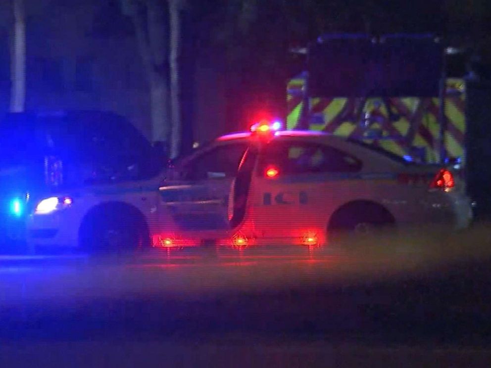 wofl-florida-stand-off-ht-1-jt-180611_hpMain_4x3_992 wofl-florida-stand-off-ht-1-jt-180611_hpMain_4x3_992 PHOTO: A man was allegedly barricaded in an Orlando, Florida, house after police say he shot an officer. Man who allegedly shot police officer accused of taking 4 kids hostage in Orlando wofl florida stand off ht 1 jt 180611 hpMain 4x3 992