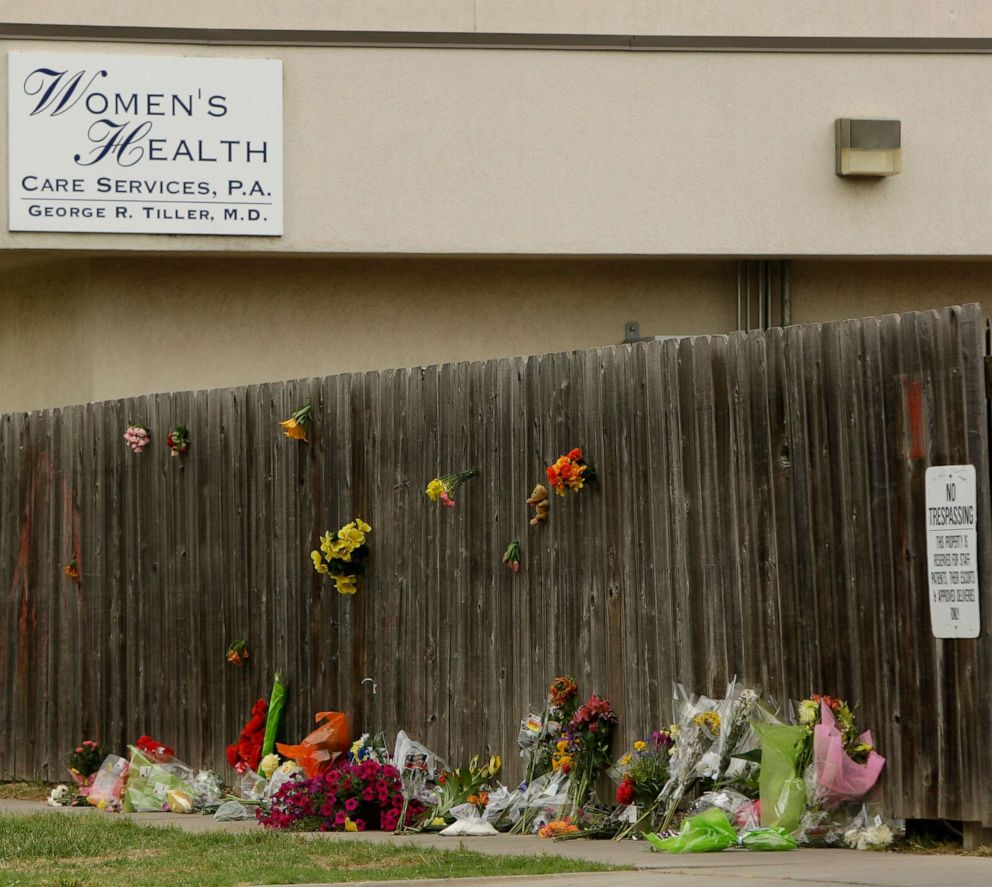 PHOTO: A memorial is seen outside Women's Health Care Services in Wichita, Kan., June 2, 2009.