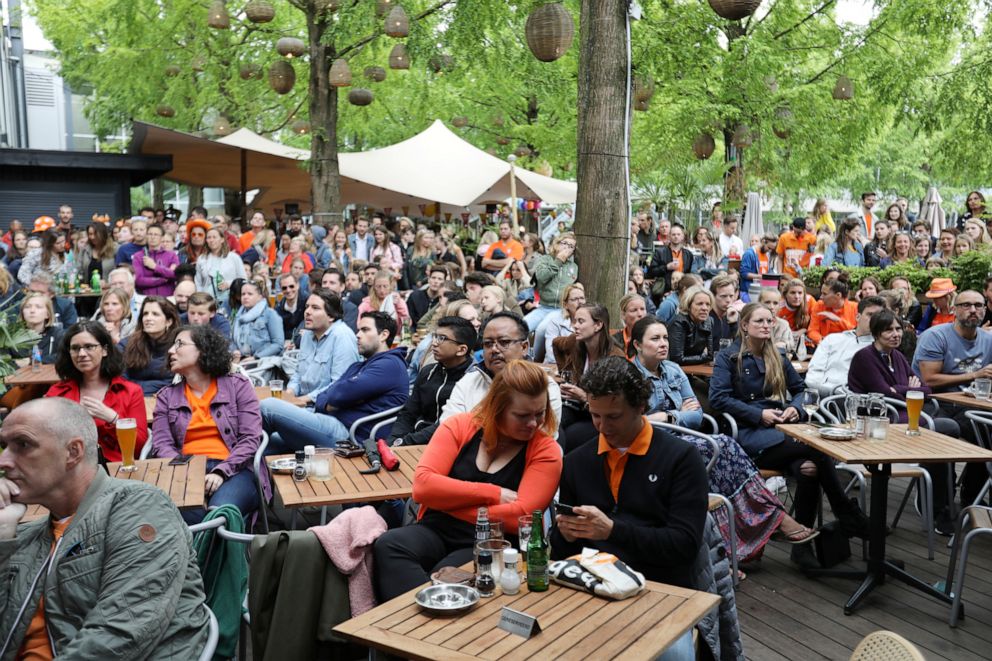 PHOTO: Fans watch U.S. vs Netherlands soccer match in Amsterdam, July 7, 2019.