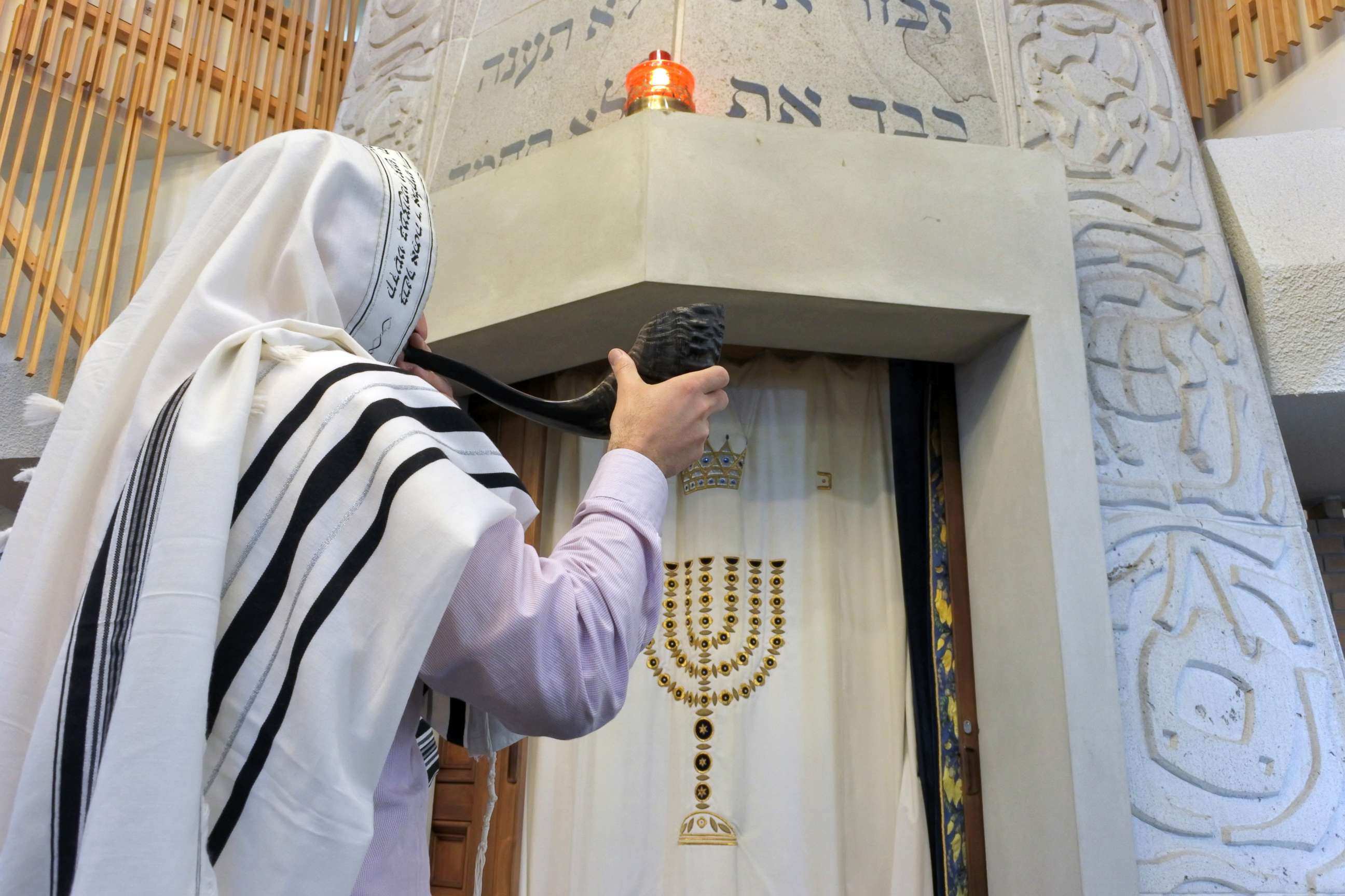PHOTO: A Rabbi blows the Shofar in a synagogue.