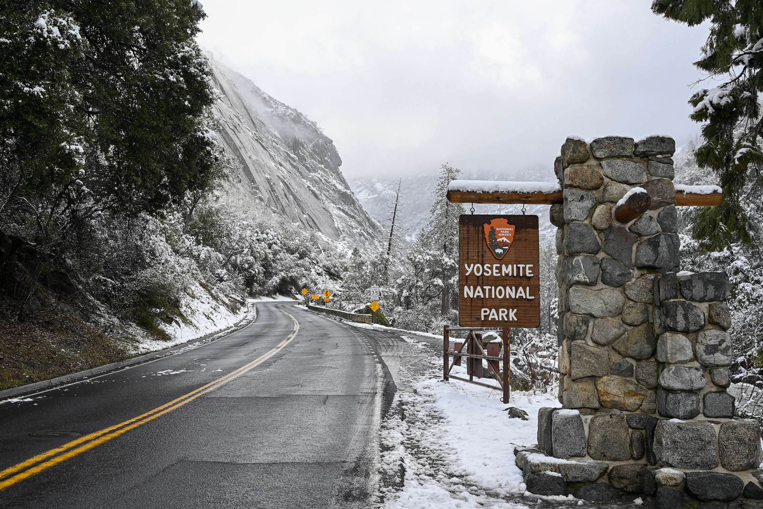PHOTO: A welcome sign is seen as snow blankets Yosemite National Park in California, United States on Feb. 23, 2023 as winter storm alerted in California.