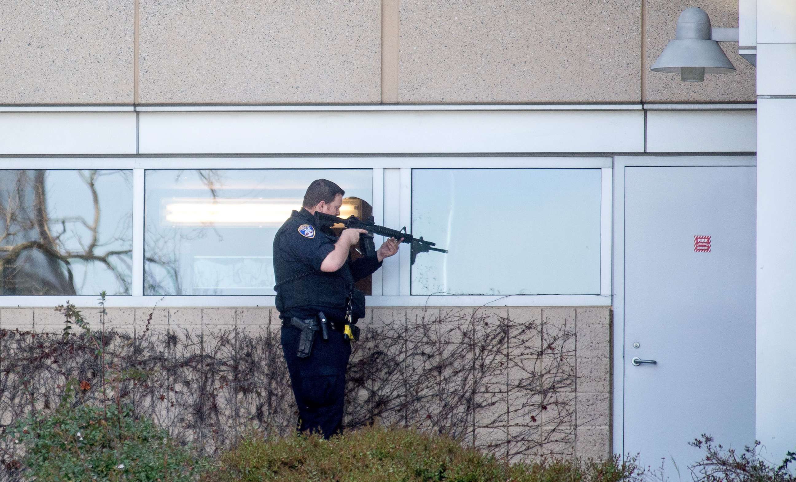 PHOTO: A police officer sweeps a building at YouTube's corporate headquarters where an active shooter situation was underway in San Bruno, Calif., April 3, 2018.