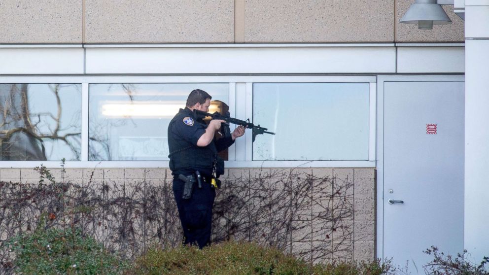 PHOTO: A police officer sweeps a building at YouTube's corporate headquarters where an active shooter situation was underway in San Bruno, Calif., April 3, 2018.