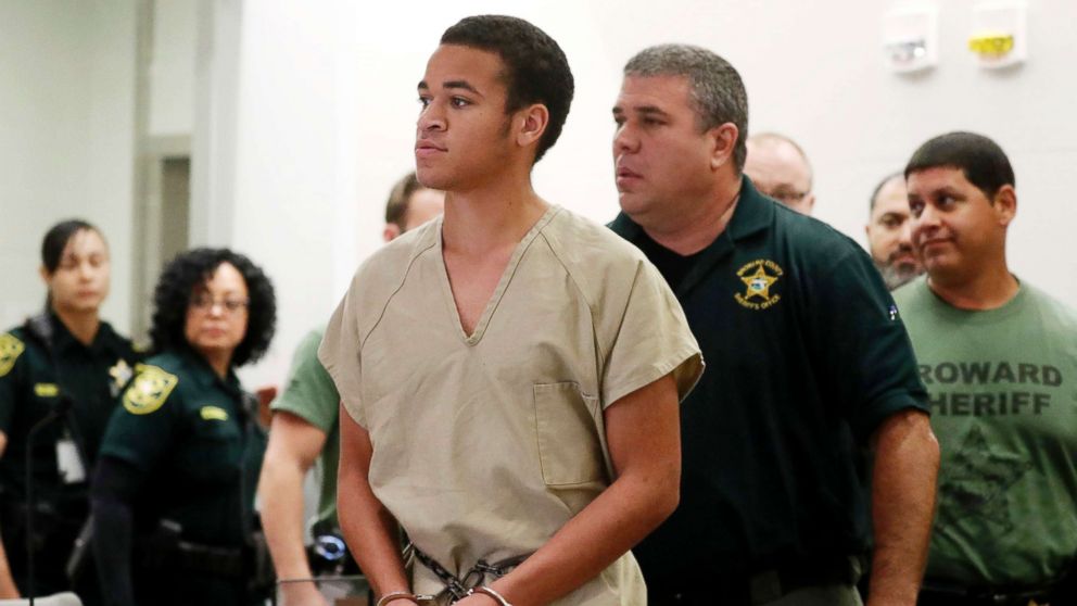 Zachary Cruz walks into court in Fort Lauderdale, Fla., March 29, 2018.