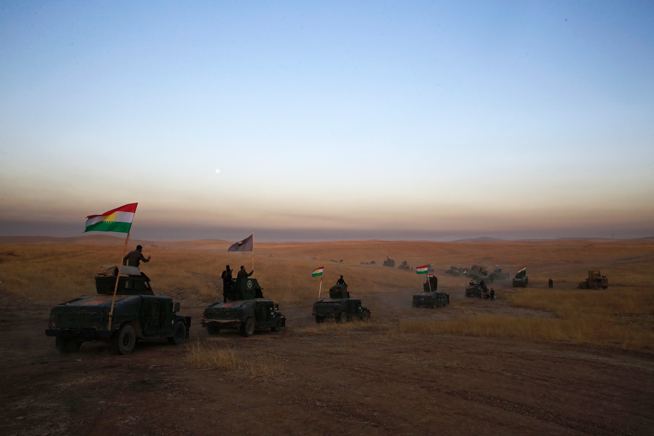 PHOTO: A Peshmerga convoy drives towards a frontline in Khazer, east of Mosul, Iraq, Oct. 17, 2016.
