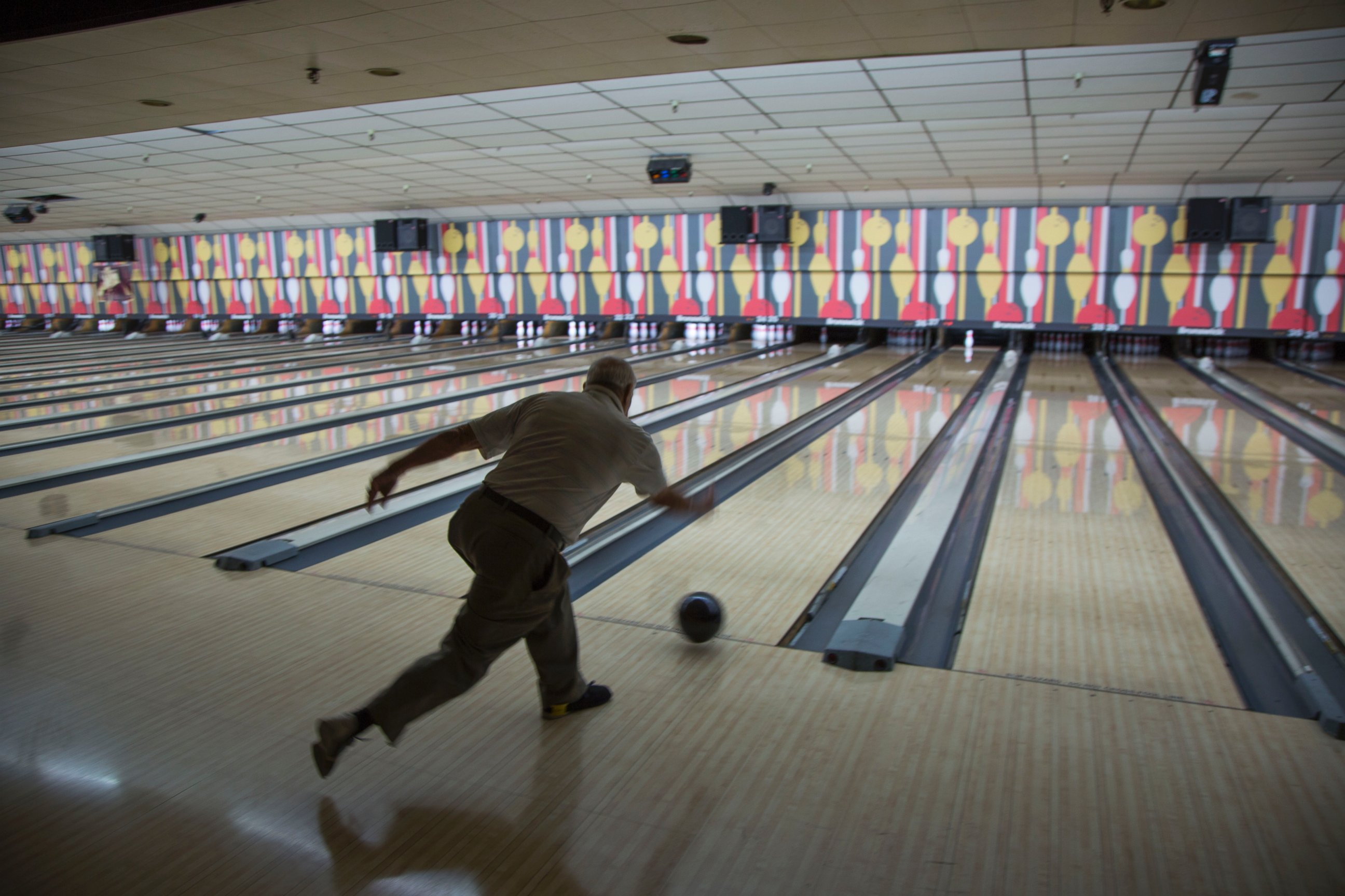 PHOTO: Glenn Allison, bowling at La Habra 300 Bowl, in La Habra, California. 