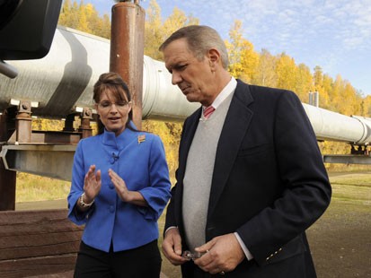 Charlie Gibson and Republican vice presidential candidate Sarah Palin talk about energy policy, climate change and the environment along the Trans-Alaska Pipeline outside Fairbanks.