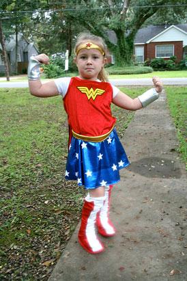 New Look For Wonder-Woman: Little Girls Love Dressing Like Wonder Woman ...