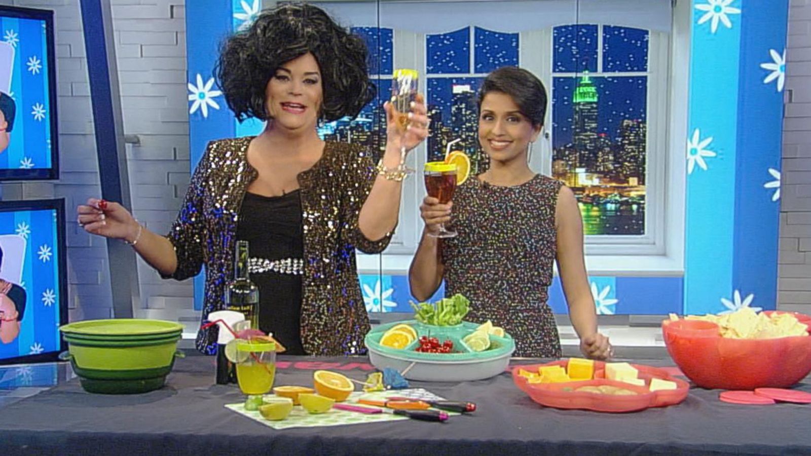 Video Holiday Tupperware With Aunt Barbara - ABC News