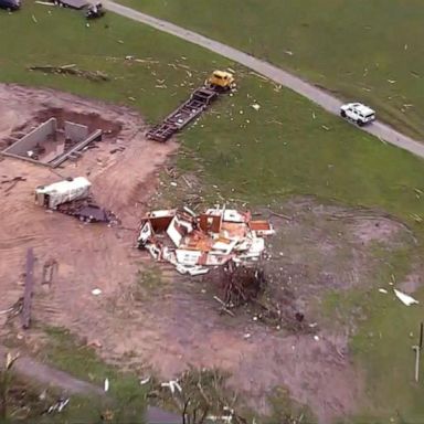 VIDEO: Tornado touches down near Kansas City, destroying homes 