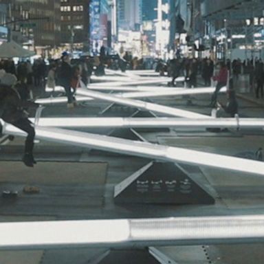 VIDEO: Seesaws on Manhattan’s Broadway