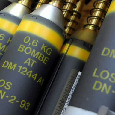 VIDEO: US cluster bombs to Ukraine?