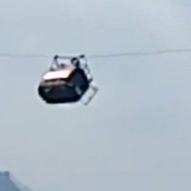 VIDEO: Dramatic cable car rescue