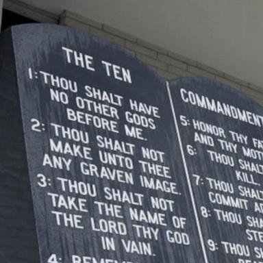 VIDEO: Ten Commandments in school