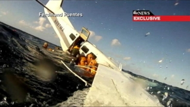 Passenger Films Hawaiian Plane Crash from Inside Cabin Video - ABC News