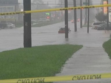 VIDEO: Rainstorms Cause Flooding in Northern Midwest States