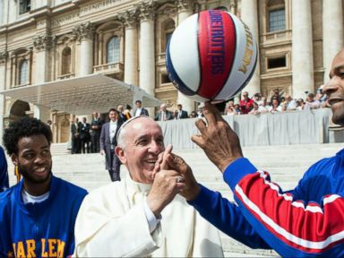 VIDEO: Index: Pope Named Honorary Globetrotter