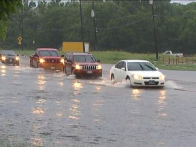 VIDEO: Flood Emergencies From Texas to Illinois With Texas Suffering From Heavy Rain, Turning Streets Into Lakes