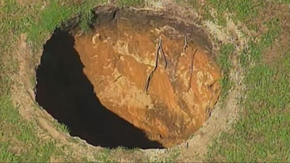 Massive Florida Sinkhole Returns For Second Time Video Abc News 7354