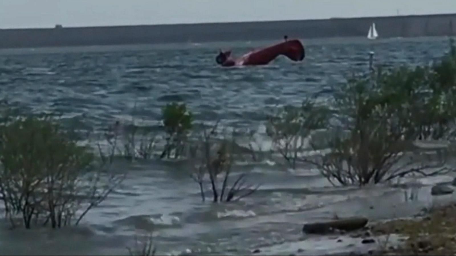 Passengers Survive Harrowing Plane Crash in Texas Lake - Good Morning ...