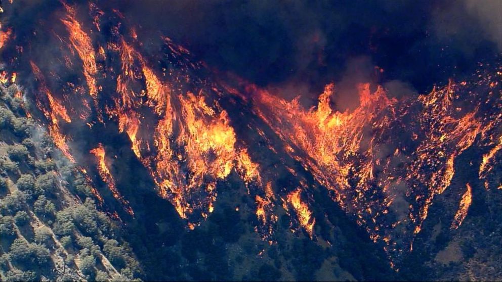 La Area Blue Cut Wildfire Now 22 Contained Still 36 000 Acres Abc News