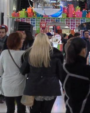 VIDEO: Last-Minute Shoppers Flood Stores as We Enter the Holiday Shopping Crunch