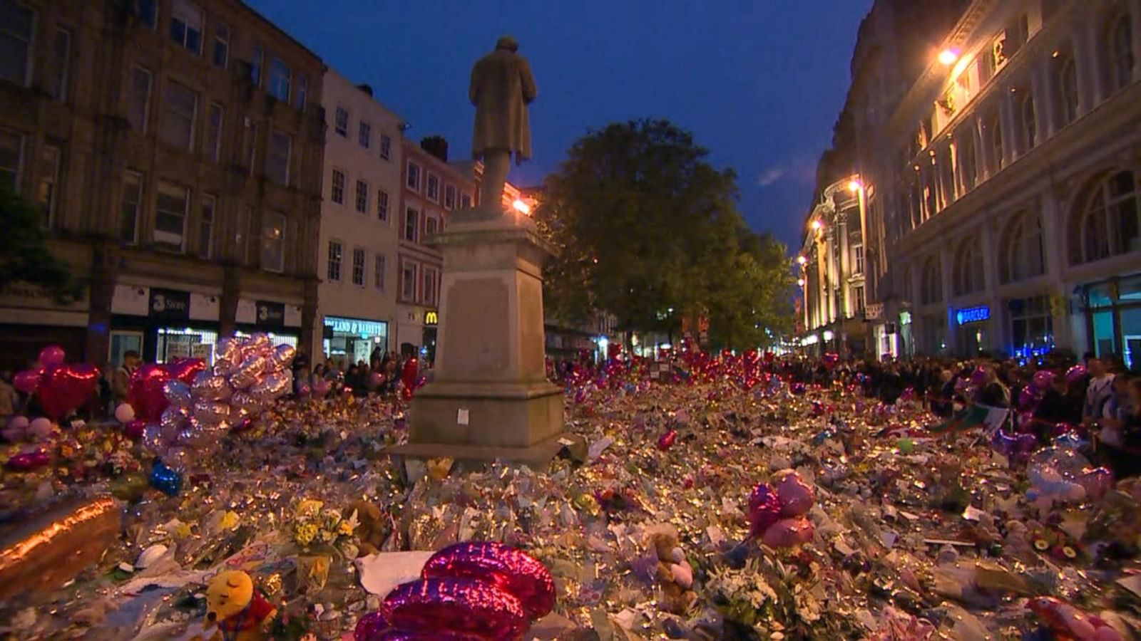 Emotional Vigil Held In Manchester Square 1 Week After Attack - Good ...